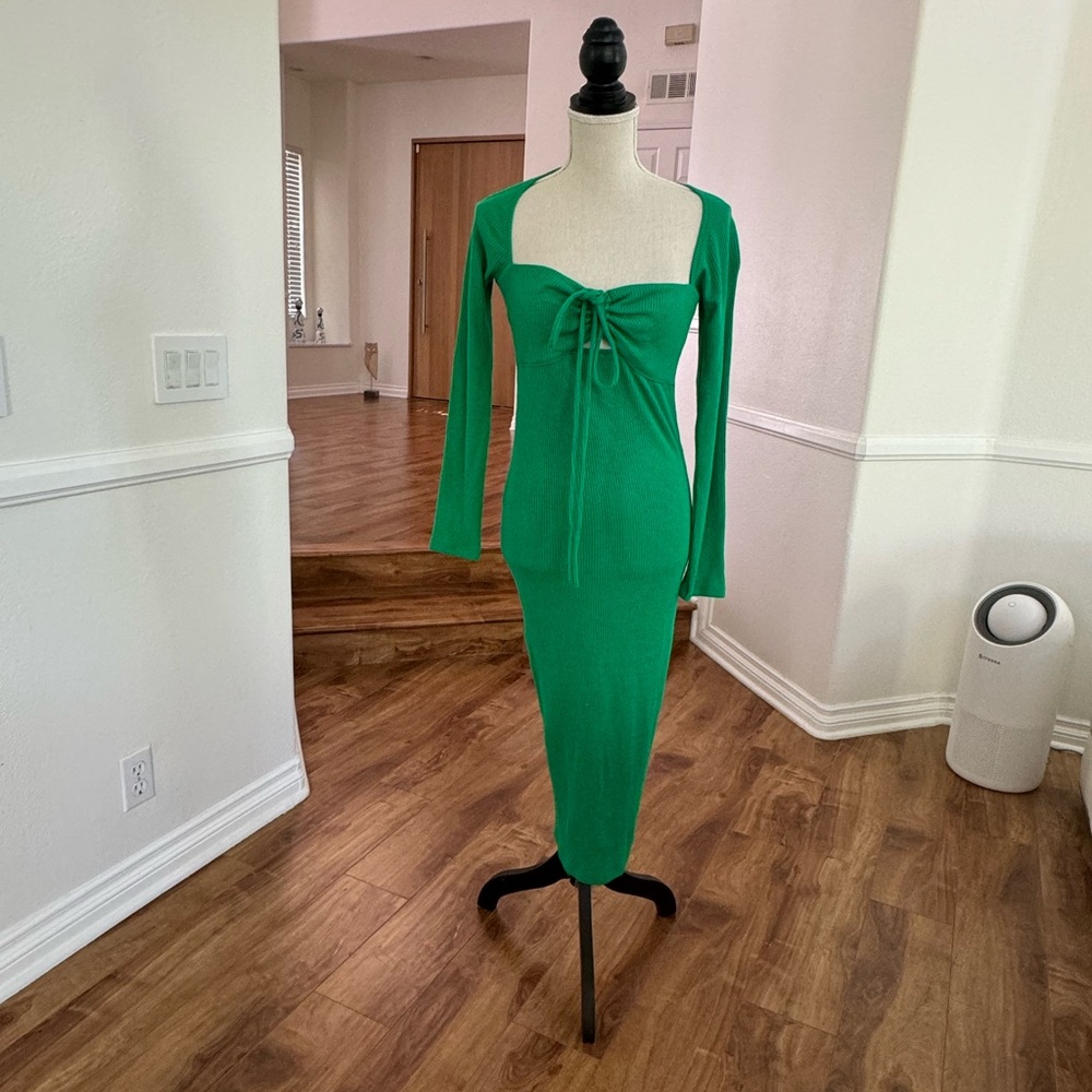 Green ribbed dress with string